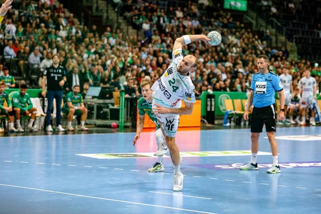 Marcel Schiller (FRISCH AUF! Goeppingen, 24) wirft Siebenmeter, SC DHfK Leipzig vs FRISCH AUF! Goeppingen, Handball, 1. Bundesliga, 28. Spieltag, Saison 2025 2026, 09.04.2026, SC DHfK Leipzig vs FRISCH AUF! Goeppingen, Handball, 1. Bundesliga, 28. Spieltag, Saison 2025 2026, 09.04.2026 Leipzig Copyright: xEibner-Pressefoto LauraxRoemerx EP_LRR