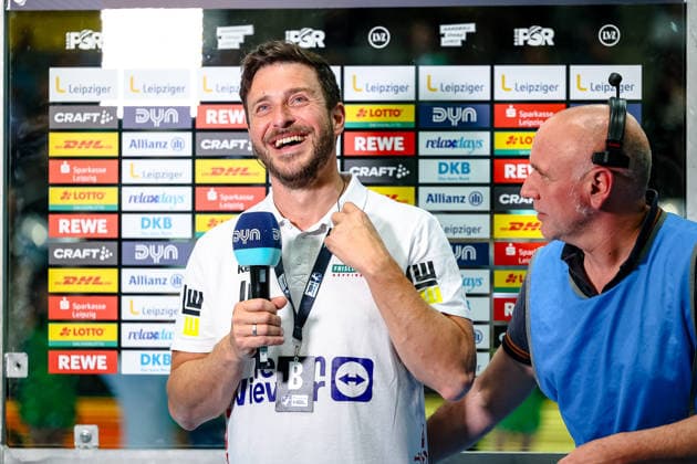 Benjamin Matschke (FRISCH AUF! Goeppingen, Chef Trainer) Jubel Freude nach dem Sieg, im Interview mit DYN, SC DHfK Leipzig vs FRISCH AUF! Goeppingen, Handball, 1. Bundesliga, 28. Spieltag, Saison 2025 2026, 09.04.2026, SC DHfK Leipzig vs FRISCH AUF! Goeppingen, Handball, 1. Bundesliga, 28. Spieltag, Saison 2025 2026, 09.04.2026 Leipzig Copyright: xEibner-Pressefoto LauraxRoemerx EP_LRR
