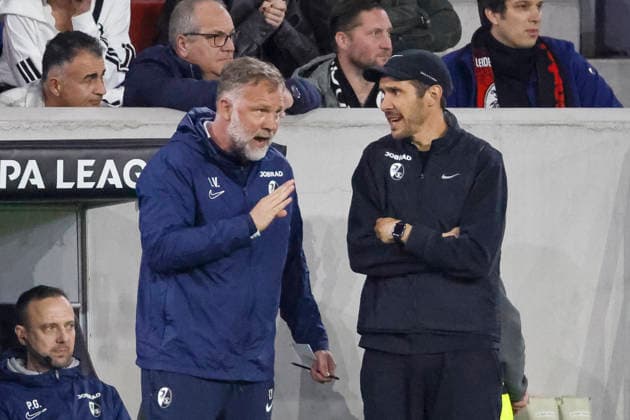 Lars Vossler (SC Freiburg, Co-Trainer) und Julian Schuster (SC Freiburg, Trainer) , Deutschland, Fussball, UEFA Europa League, Viertelfinale, 2025 2026, SC Freiburg vs. Celta Vigo, 09.04.2026, Freiburg im Breisgau Europa-Park Stadion (Stadion am Deutschland Copyright: xGrantxHubbsx