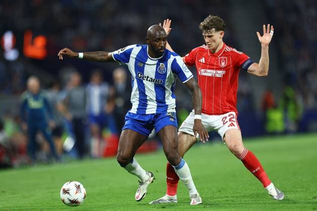 Ryan Yates of Nottingham Forest and Seko Fofana of FC Porto Porto v Nottingham Forest, UEFA Europa League, Quarter Final, First Leg, Football, Estadio do Dragao, Porto, Portugal - 09 Apr 2026Porto Estádio do Dragão Portugal EDITORIAL USE ONLY No use with unauthorised audio, video, data, fixture lists, club league logos or live services. Online in-match use limited to 120 images, no video emulation. No use in betting, games or single club league player publications. Copyright: xMichaelxZemanek Shutterstockx 16811864dd