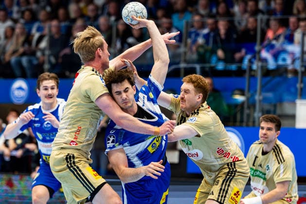 10.04.2026, GER, Handball, Maenner, Saison 25 26, Daikin 1.Bl, 28.Spieltag, ThSV Eisenach - TSV Hannover-Burgdorf Stephan Seitz (ThSV Eisenach,44), Marian Michalczik (TSV Hannover-Burgdorf), Lukas Stutzke (TSV Hannover-Burgdorf) 99817 Eisenach Werner-Assmann-Halle Am Sportp Thueringen Deutschland