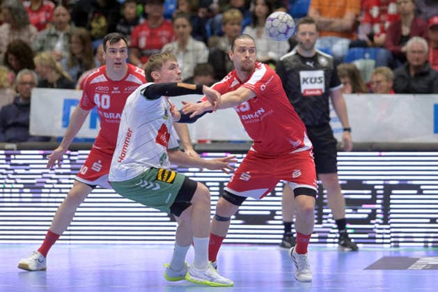 Morten Hempel Jensen (GWD Minden 9) (vorne), Isaias Guadiola Villaplana (MT Melsungen 40), Olle Forsell Schefvert (MT Melsungen 25) (R) , GER, MT Melsungen - TSV GWD Minden, Handball, 1. Bundesliga, 28. Spieltag, Saison 2025 2026, 10.04.2026, GER, MT Melsungen - TSV GWD Minden, Handball, 1. Bundesliga, 28. Spieltag, Saison 2025 2026, 10.04.2026 Kassel Copyright: xEibner-Pressefotox xRolandxSippex EP_RSL