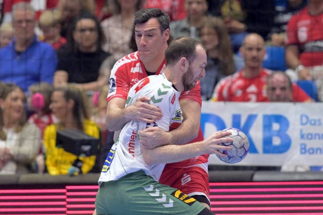 Alexander Weck (GWD Minden 73) (am Ball) , Isaias Guadiola Villaplana (MT Melsungen 40) , GER, MT Melsungen - TSV GWD Minden, Handball, 1. Bundesliga, 28. Spieltag, Saison 2025 2026, 10.04.2026, GER, MT Melsungen - TSV GWD Minden, Handball, 1. Bundesliga, 28. Spieltag, Saison 2025 2026, 10.04.2026 Kassel Copyright: xEibner-Pressefotox xRolandxSippex EP_RSL