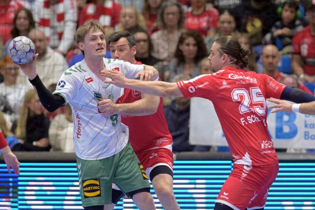 Morten Hempel Jensen (GWD Minden 9) (am Ball), Isaias Guadiola Villaplana (MT Melsungen 40), Olle Forsell Schefvert (MT Melsungen 25) , GER, MT Melsungen - TSV GWD Minden, Handball, 1. Bundesliga, 28. Spieltag, Saison 2025 2026, 10.04.2026, GER, MT Melsungen - TSV GWD Minden, Handball, 1. Bundesliga, 28. Spieltag, Saison 2025 2026, 10.04.2026 Kassel Copyright: xEibner-Pressefotox xRolandxSippex EP_RSL