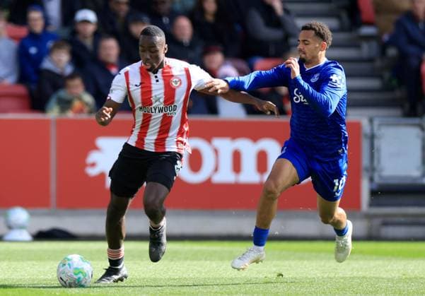 Michael Kayode of Brentford in action against Iliman Ndiaye of Everton Brentford v Everton, Premier League, Football, Gtech Community Stadium, London, UK - 11 Apr 2026London Gtech Community Stadium United Kingdom EDITORIAL USE ONLY No use with unauthorised audio, video, data, fixture lists, club league logos or live services. Online in-match use limited to 120 images, no video emulation. No use in betting, games or single club league player publications. Copyright: xGeorgexTewkesbury Shutterstockx 16823546ba