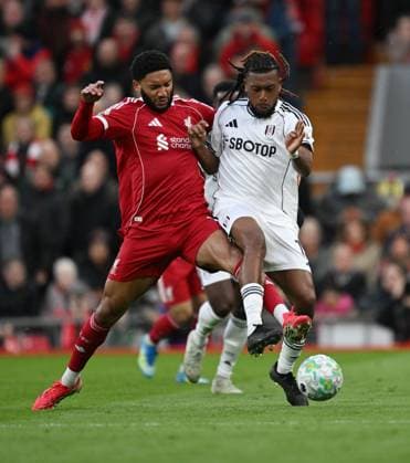 Joe Gomez of Liverpool and Alex Iwobi of Fulham Liverpool v Fulham, Premier League, Football, Anfield, Liverpool, UK - 11 Apr 2026Liverpool Anfield United Kingdom EDITORIAL USE ONLY No use with unauthorised audio, video, data, fixture lists, club league logos or live services. Online in-match use limited to 120 images, no video emulation. No use in betting, games or single club league player publications. Copyright: xAnnaxGowthorpe Shutterstockx 16823590bf