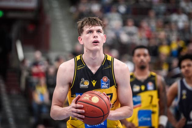Julis Baumer (MHP RIESEN Ludwigsburg, 37) GER, MHP Riesen Ludwigsburg vs. ALBA Berlin, Basketball Bundesliga, easycredit BBL, 29. Spieltag, Spielzeit 2025 2026, 11.04.2026 GER, MHP Riesen Ludwigsburg vs. ALBA Berlin, Basketball Bundesliga, easycredit BBL, 29. Spieltag, Spielzeit 2025 2026, 11.04.2026 Ludwigsburg Copyright: xSandyxDinkelackerx EP_SDR