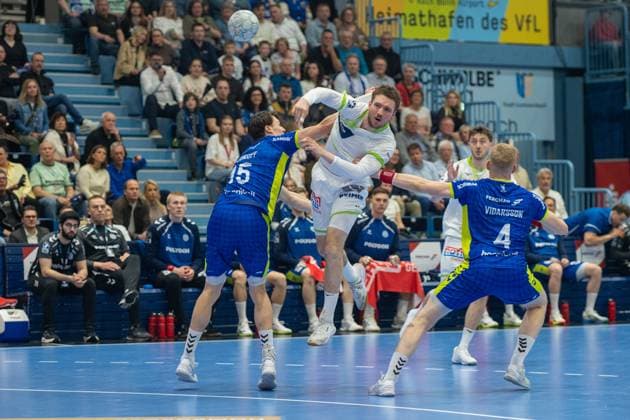 Miro Schluroff, Rueckraum, (VfL Gummersbach 15), Dominik Mappes, Rueckraum, (HSG Wetzlar 7), Ellidi Snaer Vidarsson, Kreislaeufer, (VfL Gummersbach 4), VfL Gummersbach vs. HSG Wetzlar, Daikin Handball Bundesliga, Herren , 28. Spieltag, 11.04.2026 Gummersbach NRW Deutschland