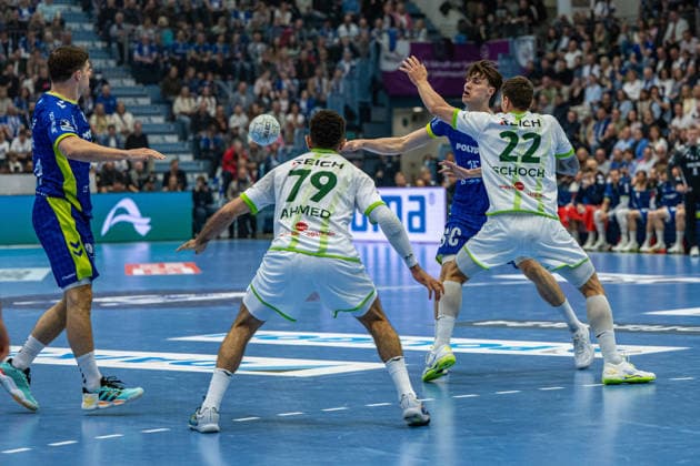 Daikin Handball Bundesliga, VfL Gummersbach - HSG Wetzlar, 11.04.2026 Kay Smits (VfL Gummersbach, 31), Ahmed Nafea, Aussen, (HSG Wetzlar 79), Miro Schluroff (VfL Gummersbach, 15), Jona Schoch, Rueckraum, (HSG Wetzlar 22), ; Daikin Handball Bundesliga, VfL Gummersbach - HSG Wetzlar, 11.04.2026 Copyright: xBEAUTIFULxSPORTS Erlhofx