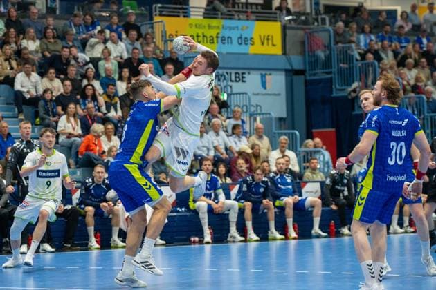 Tom Kiesler, Rueckraum, (VfL Gummersbach 30), Dominik Mappes, Rueckraum, (HSG Wetzlar 7), VfL Gummersbach vs. HSG Wetzlar, Daikin Handball Bundesliga, Herren , 28. Spieltag, 11.04.2026 Gummersbach NRW Deutschland