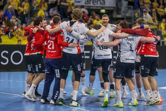 GER, Mannheim, Rhein-Neckar Löwen vs Flensburg-Handewitt, Daikin Handball-Bundesliga, Handball, HBL, Spielzeit 2025 2026, SAP Arena, 28. Spieltag im Bild: SG Flensburg‘Handewitt feiert den Sieg nach Toren gegen die Rhein Neckar Löwen, Freude und Emotionen nach dem Sieg DFB DFL REGULATIONS PROHIBIT ANY USE OF PHOTOGRAPHS AS IMAGE SEQUENCES AND OR QUASI-VIDEO, 11.04.2026 Copyright: HMBxMedia HendrikxHamelau