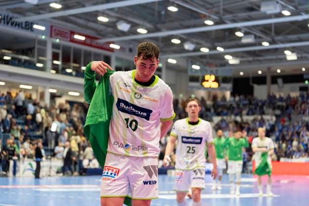 Josip Simic (HSG Wetzlar 10) enttaeuscht, enttaeuscht schauend, dissapointed, traurig, frustiert, frust, gefrustet, frustrated nach der Niederlage VfL Gummersbach - HSG Wetzlar, Handball Daikin HBL Handball Bundesliga, 28. Spieltag, 11.04.2026 Copyright: HMBxMedia xMarcoxBader