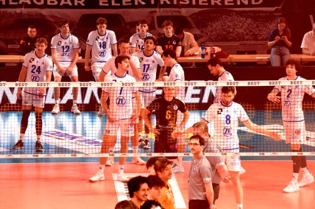 DEU, DVV, 1.VBL, BR Volleys vs. VFB Friedrichshafen, 11.04.2026, Max-Schmeling-Halle, Berlin, DEU, DVV, 1.VBL, BR Volleys vs. VFB Friedrichshafen, im Bild Friedrichshafener-Spielerkreis