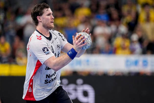 Johannes Golla (Flensburg, 4), am Ball, Einzelbild, Einzelfoto, Aktion, Action, 11.04.2026, Mannheim (Deutschland), Handball, Bundesliga, Rhein-Neckar Löwen - SG Flensburg-Handewitt