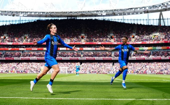 Alex Scott of Bournemouth celebrates scoring a goal after making it 2-1 Arsenal v AFC Bournemouth, Premier League, Football, Emirates Stadium, London, UK - 11 Apr 2026London Emirates Stadium United Kingdom EDITORIAL USE ONLY No use with unauthorised audio, video, data, fixture lists, club league logos or live services. Online in-match use limited to 120 images, no video emulation. No use in betting, games or single club league player publications. Copyright: xJavierxGarcia Shutterstockx 16823522cb