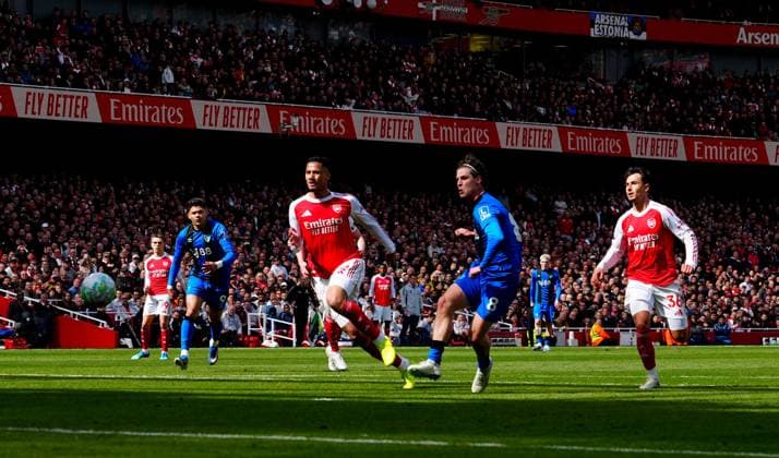 Alex Scott of Bournemouth scores a goal to make it 2-1 Arsenal v AFC Bournemouth, Premier League, Football, Emirates Stadium, London, UK - 11 Apr 2026London Emirates Stadium United Kingdom EDITORIAL USE ONLY No use with unauthorised audio, video, data, fixture lists, club league logos or live services. Online in-match use limited to 120 images, no video emulation. No use in betting, games or single club league player publications. Copyright: xJavierxGarcia Shutterstockx 16823522ce