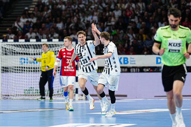 Torjubel Rune Dahmke (THW Kiel, 23) und Lukas Zerbe (THW Kiel, 24) GER, Handball Verein Hamburg vs. THW Kiel, Handball, 1. Bundesliga, Spieltag 28, Saison 2025 2026, 12.04.2026 GER, Handball Sport Verein Hamburg vs. THW Kiel, Handball, 1. Bundesliga, Spieltag 28, Saison 2025 2026, 12.04.2026 Hamburg Copyright: xEibner-Pressefoto MarcelxvonxFehrnx EP_MFN