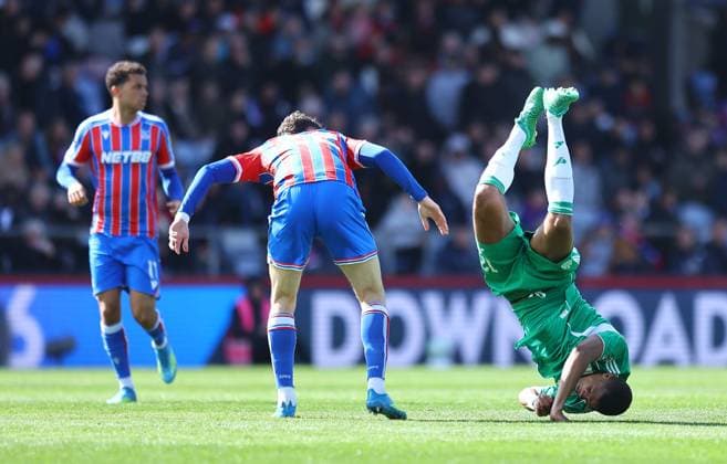 Malick Thiaw of Newcastle United tumble over his shoulder Crystal Palace v Newcastle United, Premier League, Football, Selhurst Park, London, UK - 12 Apr 2026London Selhurst Park United Kingdom EDITORIAL USE ONLY No use with unauthorised audio, video, data, fixture lists, club league logos or live services. Online in-match use limited to 120 images, no video emulation. No use in betting, games or single club league player publications. Copyright: xMichaelxZemanek Shutterstockx 16823618p