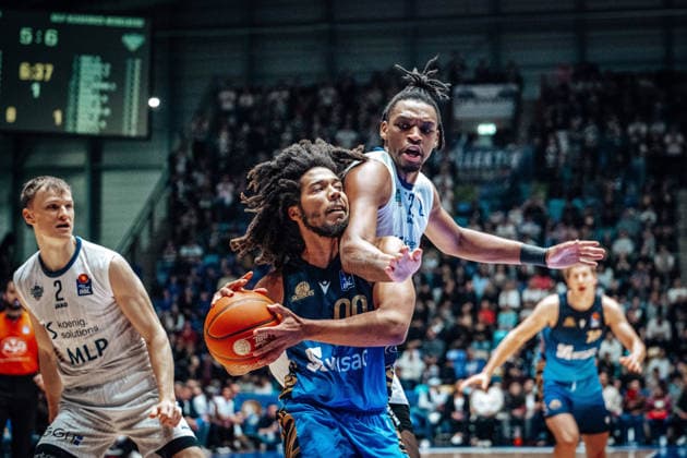 Tyger Campbell (Skyliners Frankfurt, 00), Osun Osunniyi (MLP Academics Heidelberg, 12) GER, Skyliners Frankfurt vs. MLP Academics Heidelberg, easycredit BBL, Bundesliga, 29 Spieltag, Saison 2025 2026. 12.04.2026 Eibner-Pressefoto Attila Ziga GER, Skyliners Frankfurt vs. MLP Academics Heidelberg, easycredit BBL, Bundesliga, 29 Spieltag, Saison 2025 2026. 12.04.2026 Frankfurt am Main Copyright: xEibner-Pressefotox EP_AZA