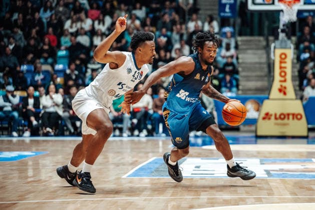 Eric Reed Jr. (MLP Academics Heidelberg, 43), Isaiah Swope (Skyliners Frankfurt, 01) GER, Skyliners Frankfurt vs. MLP Academics Heidelberg, easycredit BBL, Bundesliga, 29 Spieltag, Saison 2025 2026. 12.04.2026 Eibner-Pressefoto Attila Ziga GER, Skyliners Frankfurt vs. MLP Academics Heidelberg, easycredit BBL, Bundesliga, 29 Spieltag, Saison 2025 2026. 12.04.2026 Frankfurt am Main Copyright: xEibner-Pressefotox EP_AZA