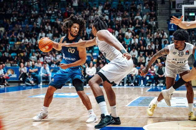 Tyger Campbell (Skyliners Frankfurt, 00), Osun Osunniyi (MLP Academics Heidelberg, 12) GER, Skyliners Frankfurt vs. MLP Academics Heidelberg, easycredit BBL, Bundesliga, 29 Spieltag, Saison 2025 2026. 12.04.2026 Eibner-Pressefoto Attila Ziga GER, Skyliners Frankfurt vs. MLP Academics Heidelberg, easycredit BBL, Bundesliga, 29 Spieltag, Saison 2025 2026. 12.04.2026 Frankfurt am Main Copyright: xEibner-Pressefotox EP_AZA
