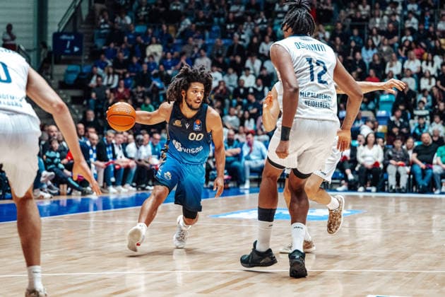 Tyger Campbell (Skyliners Frankfurt, 00), Osun Osunniyi (MLP Academics Heidelberg, 12) GER, Skyliners Frankfurt vs. MLP Academics Heidelberg, easycredit BBL, Bundesliga, 29 Spieltag, Saison 2025 2026. 12.04.2026 Eibner-Pressefoto Attila Ziga GER, Skyliners Frankfurt vs. MLP Academics Heidelberg, easycredit BBL, Bundesliga, 29 Spieltag, Saison 2025 2026. 12.04.2026 Frankfurt am Main Copyright: xEibner-Pressefotox EP_AZA