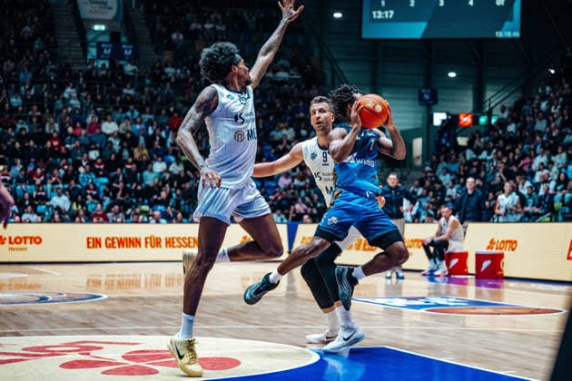 Isaiah Swope (Skyliners Frankfurt, 01), Pauk Zipser (MLP Academics Heidelberg, 09) GER, Skyliners Frankfurt vs. MLP Academics Heidelberg, easycredit BBL, Bundesliga, 29 Spieltag, Saison 2025 2026. 12.04.2026 Eibner-Pressefoto Attila Ziga GER, Skyliners Frankfurt vs. MLP Academics Heidelberg, easycredit BBL, Bundesliga, 29 Spieltag, Saison 2025 2026. 12.04.2026 Frankfurt am Main Copyright: xEibner-Pressefotox EP_AZA