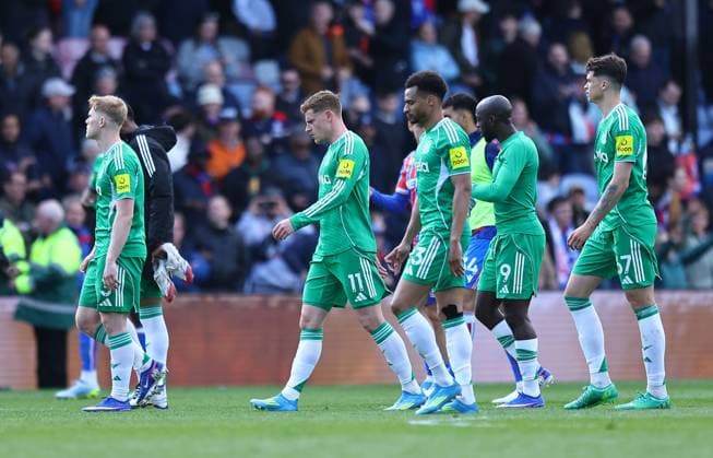 Dejected Newcastle United players seen after the final whistle Crystal Palace v Newcastle United, Premier League, Football, Selhurst Park, London, UK - 12 Apr 2026London Selhurst Park United Kingdom EDITORIAL USE ONLY No use with unauthorised audio, video, data, fixture lists, club league logos or live services. Online in-match use limited to 120 images, no video emulation. No use in betting, games or single club league player publications. Copyright: xMichaelxZemanek Shutterstockx 16823618af