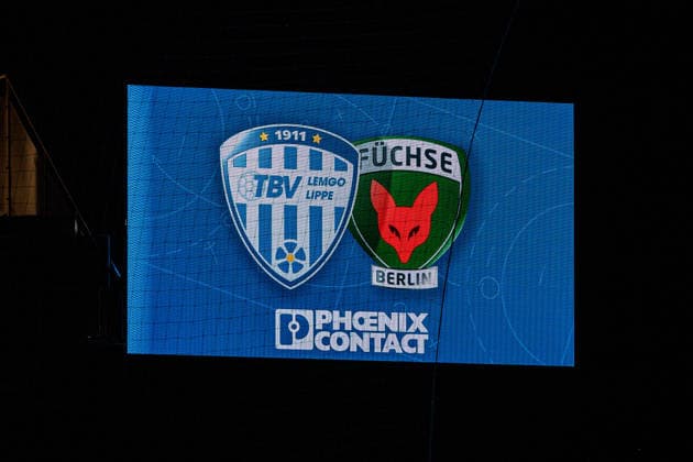 Symbolbild, Logos des TBV Lemgo Lippe und der Fuechse Berlin auf einer Anzeigetafel in der Phoenix Contact Arena (Lemgo) GER, TBV Lemgo Lippe vs. Fuechse Berlin, Handball, 1. Bundesliga, 28. Spieltag, Spielzeit 2025 2026, 12.04.2026 GER, TBV Lemgo Lippe vs. Fuechse Berlin, Handball, 1. Bundesliga, 28. Spieltag, Spielzeit 2025 2026, 12.04.2026 Lemgo Copyright: xEibner-Pressefoto JanxRollingerx EP_JSK