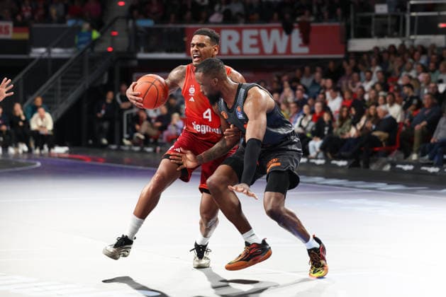 Xavier Rathan-Mayes (FC Bayern Basketball, 04) mit Corey Davis (Niners Chemnitz, 05), GER, FC Bayern Basketball vs. Niners Chemnitz, Basketball, easycredit Basketball Bundesliga, 29. Spieltag, Saison 2025 2026, 12.04.2026, GER, FC Bayern Basketball vs. Niners Chemnitz, Basketball, easycredit Basketball Bundesliga, 29. Spieltag, Saison 2025 2026, 12.04.2026 Muenchen Copyright: xEibner-Pressefoto JennixMaulx EP_JML