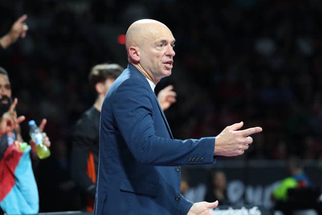 Rodrigo Pastore (Niners Chemnitz, Chef-Trainer) gestikuliert, GER, FC Bayern Basketball vs. Niners Chemnitz, Basketball, easycredit Basketball Bundesliga, 29. Spieltag, Saison 2025 2026, 12.04.2026, GER, FC Bayern Basketball vs. Niners Chemnitz, Basketball, easycredit Basketball Bundesliga, 29. Spieltag, Saison 2025 2026, 12.04.2026 Muenchen Copyright: xEibner-Pressefoto JennixMaulx EP_JML