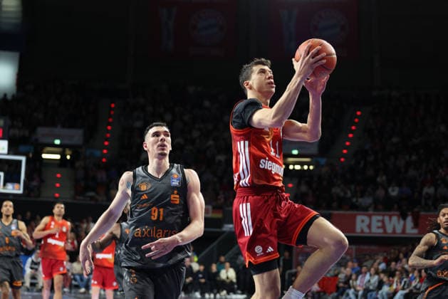 Vladimir Lucic (FC Bayern Basketball, 11) mit Yordan Minchev (Niners Chemnitz, 91), GER, FC Bayern Basketball vs. Niners Chemnitz, Basketball, easycredit Basketball Bundesliga, 29. Spieltag, Saison 2025 2026, 12.04.2026, GER, FC Bayern Basketball vs. Niners Chemnitz, Basketball, easycredit Basketball Bundesliga, 29. Spieltag, Saison 2025 2026, 12.04.2026 Muenchen Copyright: xEibner-Pressefoto JennixMaulx EP_JML