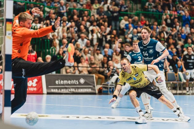 Christopher Rudeck (Bergischer HC, 01) schaut dem Ball hinterher nach einem Wurf von Kai Haefner (TVB Stuttgart, 34), Gerdas Babarskas (Bergischer HC, 14) Bergischer HC vs. TVB Stuttgart, Handball, Daikin 1.HBL, 28.Spieltag, Saison 2025 26, 12.04.2026, Bergischer HC vs. TVB Stuttgart, Handball, Daikin 1.HBL, 28.Spieltag, Saison 2025 26, 12.04.2026 Wuppertal Copyright: xEibner-Pressefoto LukasxBaldygax EP_LBA