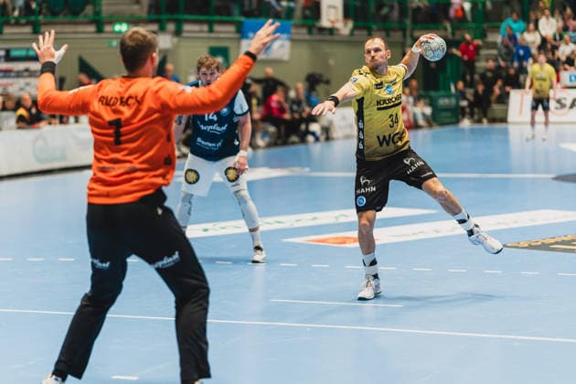Christopher Rudeck (Bergischer HC, 01), Gerdas Babarskas (Bergischer HC, 14), Kai Haefner (TVB Stuttgart, 34) beim Wurfansatz Bergischer HC vs. TVB Stuttgart, Handball, Daikin 1.HBL, 28.Spieltag, Saison 2025 26, 12.04.2026, Bergischer HC vs. TVB Stuttgart, Handball, Daikin 1.HBL, 28.Spieltag, Saison 2025 26, 12.04.2026 Wuppertal Copyright: xEibner-Pressefoto LukasxBaldygax EP_LBA