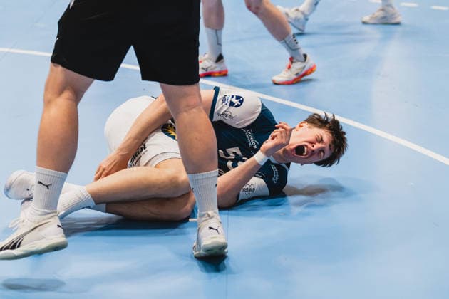 Soeren Steinhaus (Bergischer HC, 53) mit Schmerzschrei am Boden Bergischer HC vs. TVB Stuttgart, Handball, Daikin 1.HBL, 28.Spieltag, Saison 2025 26, 12.04.2026, Bergischer HC vs. TVB Stuttgart, Handball, Daikin 1.HBL, 28.Spieltag, Saison 2025 26, 12.04.2026 Wuppertal Copyright: xEibner-Pressefoto LukasxBaldygax EP_LBA
