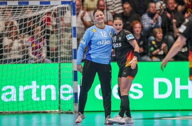 GER, Hamm, Deutschland vs Belgien, EHF EURO Qualifiers, Handball, EHF, Spielzeit 2025 2026, WESTPRESS arena, 6. Spieltag im Bild v.l.: Marie Weiss (Deutschland Handball Frauen 12), Mareike Thomaier (Deutschland Handball Frauen 15), Tor, Jubel und Freude, Emotionen, Sieg DFB DFL REGULATIONS PROHIBIT ANY USE OF PHOTOGRAPHS AS IMAGE SEQUENCES AND OR QUASI-VIDEO, 12.04.2026 Copyright: HMBxMedia HendrikxHamelau