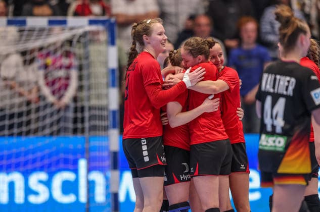 GER, Hamm, Deutschland vs Belgien, EHF EURO Qualifiers, Handball, EHF, Spielzeit 2025 2026, WESTPRESS arena, 6. Spieltag im Bild: Fien Boons (Belgien Handball Frauen 4), letztes Länderspiel und Tor, last match, emotions DFB DFL REGULATIONS PROHIBIT ANY USE OF PHOTOGRAPHS AS IMAGE SEQUENCES AND OR QUASI-VIDEO, 12.04.2026 Copyright: HMBxMedia HendrikxHamelau