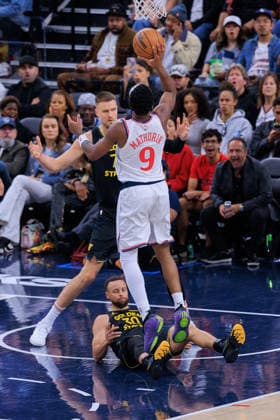 April 12, 2026, Inglewood, California, USA: Seth Curry 31 of the Golden State Warriors is fouled by Bennedict Mathurin 9 of the LA Clippers as he tries to go for a shot during a regular season NBA, Basketball Herren, USA game on Sunday April 12, 2026 at Intuit Dome Arena in Inglewood, California. Clippers defeat Warriors, 115-110. JAVIER ROJAS PI Clippers Defeat Warriors, 115-110 - ZUMAp124 20260412_zaa_p124_092 Copyright: xJavierxRojasx