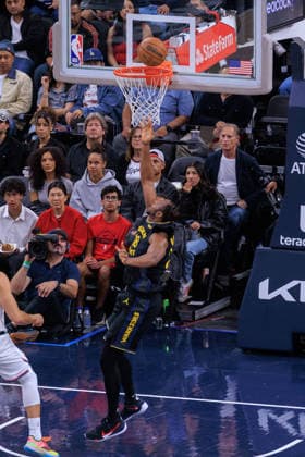 April 12, 2026, Inglewood, California, USA: Charles Bassey 28 of the Golden State Warriors puts ups layup during a regular season NBA, Basketball Herren, USA game against the Los Angeles Clippers on Sunday April 12, 2026 at Intuit Dome Arena in Inglewood, California. Clippers defeat Warriors, 115-110. JAVIER ROJAS PI Clippers Defeat Warriors, 115-110 - ZUMAp124 20260412_zaa_p124_120 Copyright: xJavierxRojasx