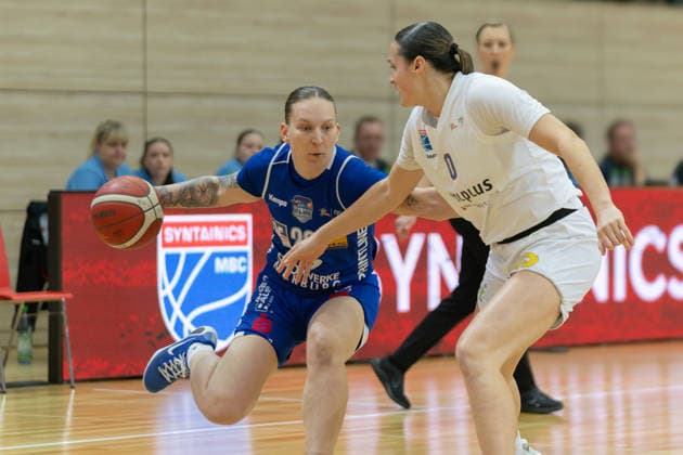 Lea Debeljak (Marburg, 20), Alexia Allesch (Lions, 0), Syntainics MBC vs. BC Marburg, Frauen, Basketball, 1. Bundesliga, DBBL, Playoff Halbfinale - 2 5, Saison 2025 26, 13.04.2026. Halle SWH Arena Sachsen-Anhalt Deutschland