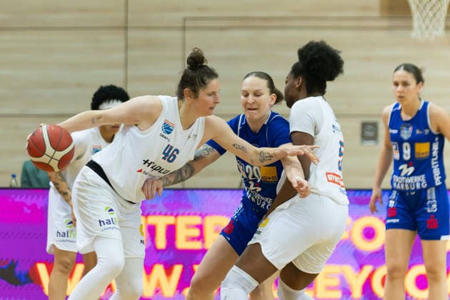 Romy Bär (Lions, 46), Lea Debeljak (Marburg, 20), Khalis Cain (Lions, 5), Syntainics MBC vs. BC Marburg, Frauen, Basketball, 1. Bundesliga, DBBL, Playoff Halbfinale - 2 5, Saison 2025 26, 13.04.2026. Halle SWH Arena Sachsen-Anhalt Deutschland