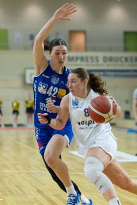 Mia Simone Heide (Marburg, 42), Anna Suckstorff (Lions, 8), Syntainics MBC vs. BC Marburg, Frauen, Basketball, 1. Bundesliga, DBBL, Playoff Halbfinale - 2 5, Saison 2025 26, 13.04.2026. Halle SWH Arena Sachsen-Anhalt Deutschland
