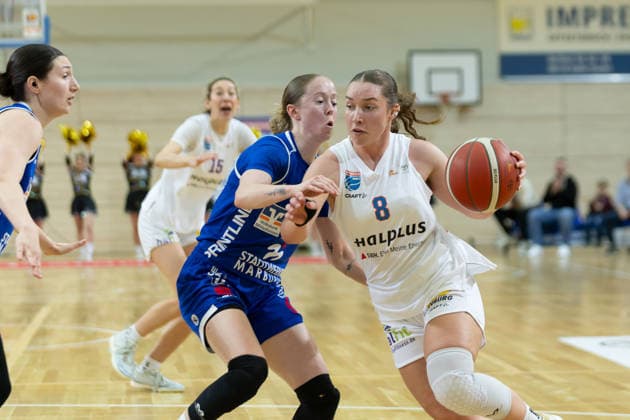 Caitlyn Jones (Marburg, 25), Anna Suckstorff (Lions, 8), Syntainics MBC vs. BC Marburg, Frauen, Basketball, 1. Bundesliga, DBBL, Playoff Halbfinale - 2 5, Saison 2025 26, 13.04.2026. Halle SWH Arena Sachsen-Anhalt Deutschland