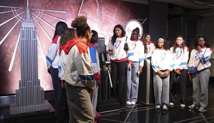 RECORD DATE NOT STATED Lauren Betts, Flau™jae Johnson, Olivia Miles, Azzi Fudd, Awa Fam Thiam and More Light the Empire State Building in Celebration of the 2026 WNBA, Basketball Damen, USA Draft. (NEW) Lauren Betts, Flau™jae Johnson, Olivia Miles, Azzi Fudd, Awa Fam Thiam and More Light the Empire State Building in Celebration of the 2026 WNBA Draft. April 13, 2026, New York, USA: Lauren Betts, UCLA center Flau™jae Johnson, LSU guard Olivia Miles, TCU guard Azzi Fudd, Connecticut guard Awa Fam Thiam, Spain national team, Nationalteam center, Kiki Rice, UCLA guard Raven Johnson, South Carolina guard, Ta™Niya Latson, South Carolina guard, Nell Angloma, Basket Lattes Montpellier Agglomeration forward, Angela Dugalic, UCLA forward Gabriela Jaquez, UCLA guard Gianna Kneepkens, UCLA guard Cotie McMahon, Ole Miss forward Madina Okot, South Carolina center Marta Suarez, TCU forward, light the Empire State Building in celebration of the 2026 WNBA Draft presented by State Street Investment Management SPY. All 15 prospects will attend the draft on Monday (13) evening. Credit: Jorge Estrellado Thenews2(Foto: Jorge Estrellado Thenews2 imago images) SPO Copyright: xJorgexEstrelladox
