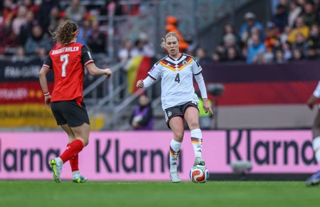 GER, Nürnberg, Deutschland vs Österreich, Länderspiel, Fussball, FIFA, Spielzeit 2026 2027, WM-Qualifikation, Max-Morlock-Stadion, 3. Spieltag im Bild v.l.: Melanie Brunnthaler (Österreich 7), Rebecca Knaak (Deutschland Frauen 4) DFB DFL REGULATIONS PROHIBIT ANY USE OF PHOTOGRAPHS AS IMAGE SEQUENCES AND OR QUASI-VIDEO, 14.04.2026 Copyright: HMBxMedia HendrikxHamelau