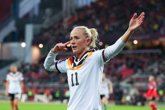 Lea Schueller 11 (Deutschland) jubelt nach ihrem Treffer zum 5:1, Emotion, Freude, Deutschland vs. Oesterreich, DFB, Fussball, Frauen, Qualifikation zur Frauen-WM, Gruppenphase, Gruppe D, Spieltag 3 von 6, Saison 2025 26, 14.04.2026 Nuernberg Bayern Deutschland