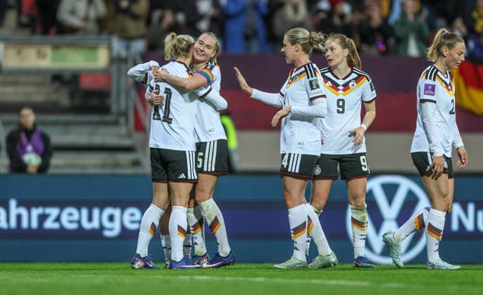 GER, Nürnberg, Deutschland vs Österreich, Länderspiel, Fussball, FIFA, Spielzeit 2026 2027, WM-Qualifikation, Max-Morlock-Stadion, 3. Spieltag im Bild: Lea Schüller (Deutschland Frauen 11), 5:1, Tor, Jubel und Freude, Emotionen DFB DFL REGULATIONS PROHIBIT ANY USE OF PHOTOGRAPHS AS IMAGE SEQUENCES AND OR QUASI-VIDEO, 14.04.2026 Copyright: HMBxMedia HendrikxHamelau