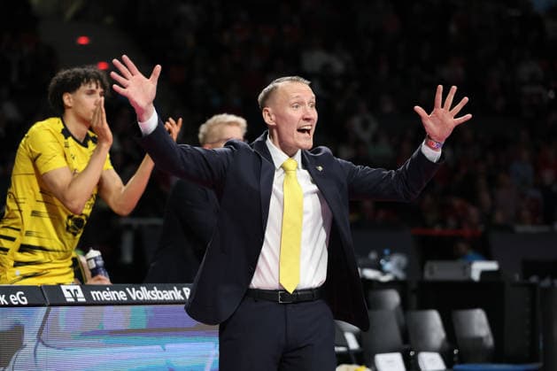 Mikko Riipinen (MHP Riesen Ludwigsburg, Chef-Trainer) gestikuliert, GER, FC Bayern Basketball vs. MHP Riesen Ludwigsburg, Basketball, easycredit Basketball Bundesliga, 13. Spieltag, Saison 2025 2026, 14.04.2026, GER, FC Bayern Basketball vs. MHP Riesen Ludwigsburg, Basketball, easycredit Basketball Bundesliga, 13. Spieltag, Saison 2025 2026, 14.04.2026 Muenchen Copyright: xEibner-Pressefoto JennixMaulx EP_JML