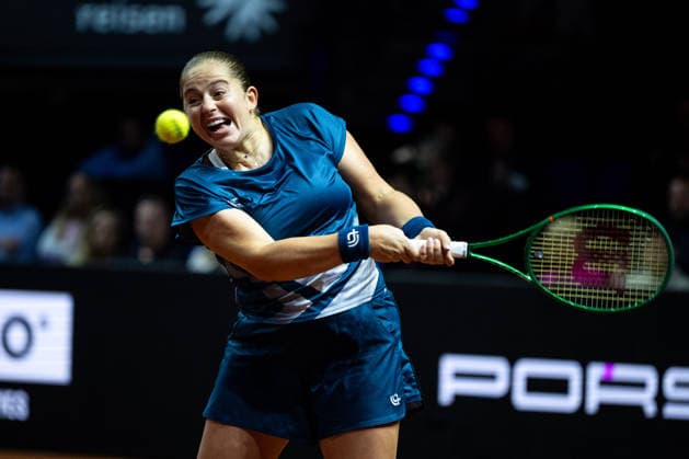Jelena Ostapenko (Lettland) im Bild am Ball, Jelena Ostapenko (Lettland) vs Mirra Andreeva (Russland), 1. Runde, GER, Porsche Tennis Grand Prix Stuttgart, WTA, Tennis Damen 500, 15.04.2026 GER, Porsche Tennis Grand Prix Stuttgart, WTA 500, 15.04.2026 Stuttgart Copyright: xEibner-Pressefoto Memmlerx EP_MMR