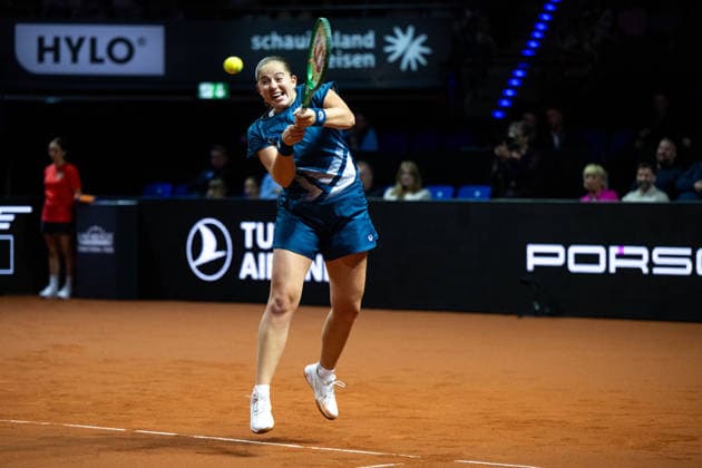 Jelena Ostapenko (Lettland) im Bild am Ball, Jelena Ostapenko (Lettland) vs Mirra Andreeva (Russland), 1. Runde, GER, Porsche Tennis Grand Prix Stuttgart, WTA, Tennis Damen 500, 15.04.2026 GER, Porsche Tennis Grand Prix Stuttgart, WTA 500, 15.04.2026 Stuttgart Copyright: xEibner-Pressefoto Memmlerx EP_MMR